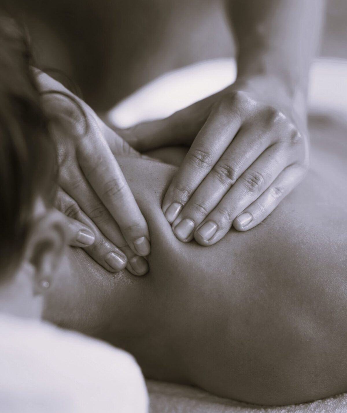 Eine professionelle Nackenmassage kann Verspannungen lösen